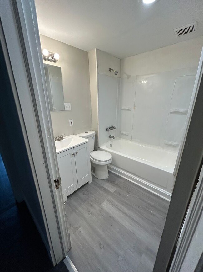 Building Photo - Coming Soon! Section 8 Accepted! Renovatio...