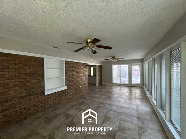 Building Photo - Spacious 3BR Southaven Home w/ Sunroom, Hardwood Floors & Fenced Yard & Near Schools