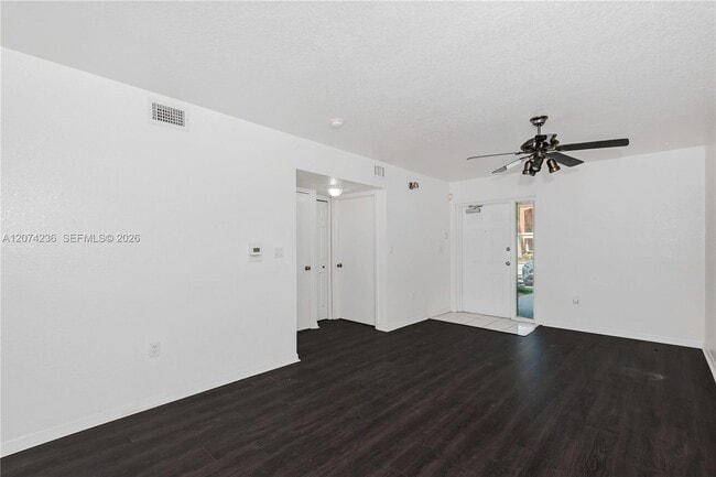 Building Photo - 975 NE 34th Ave