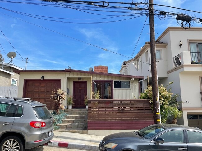 Front of House - 640 8th Plz