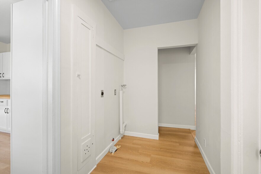 Building Photo - 809 Omar St