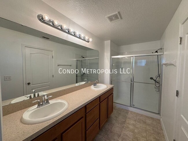 Building Photo - 1401 Priory Cir