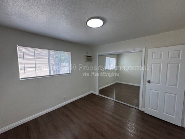 Building Photo - 2425 W Cameron St