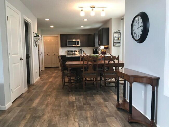 Building Photo - 2119 Meadowsweet Pkwy