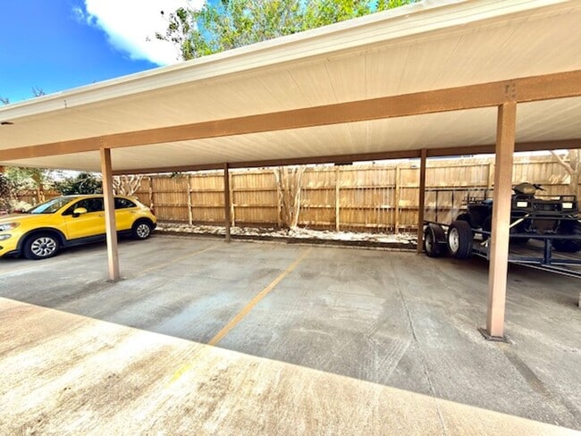 Building Photo - 9413 Burbank Dr