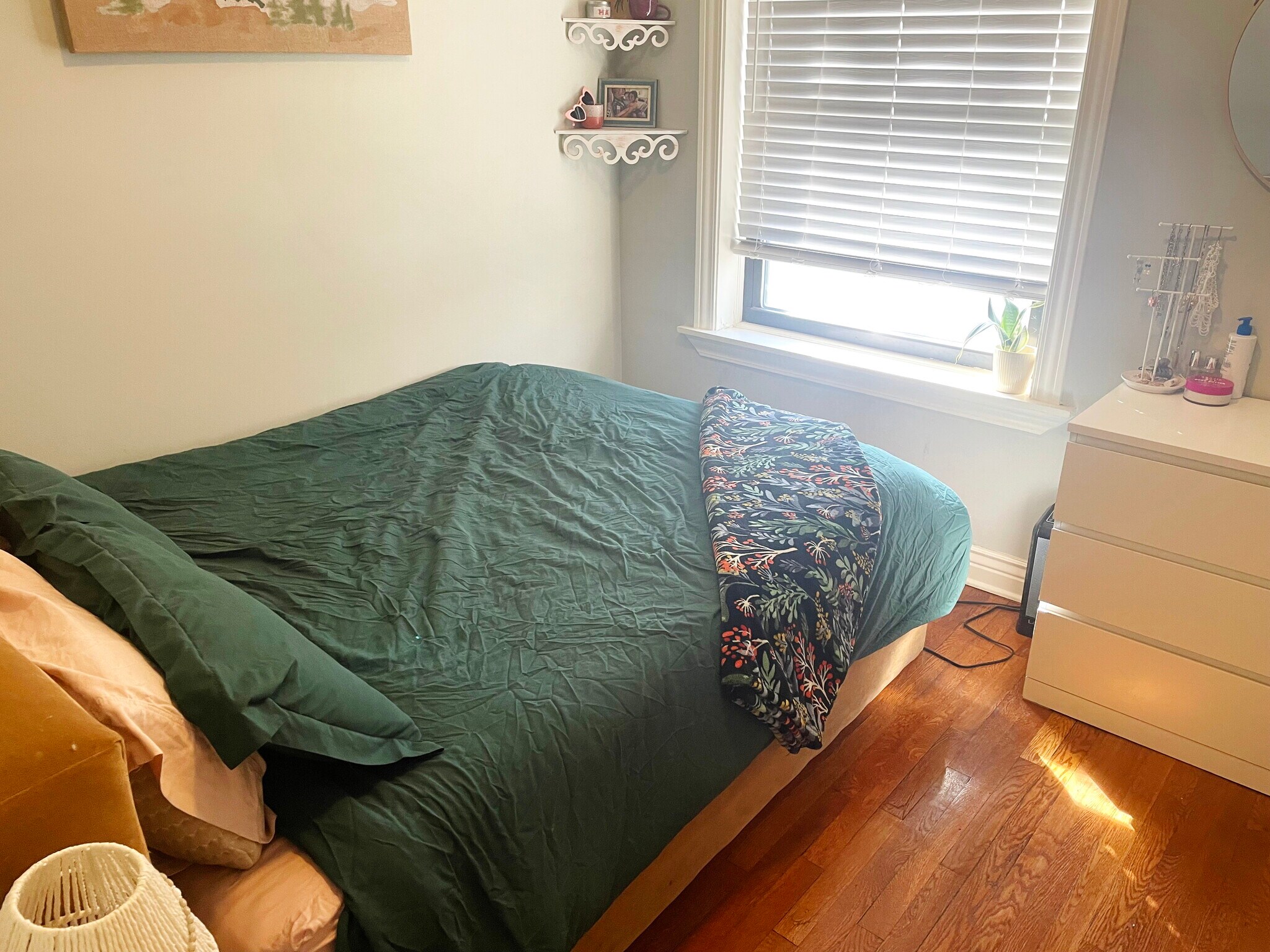 Building Photo - 3435 N Lakewood Ave