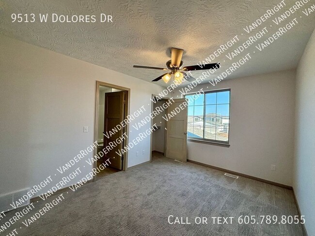 Building Photo - 9513 W Dolores Dr