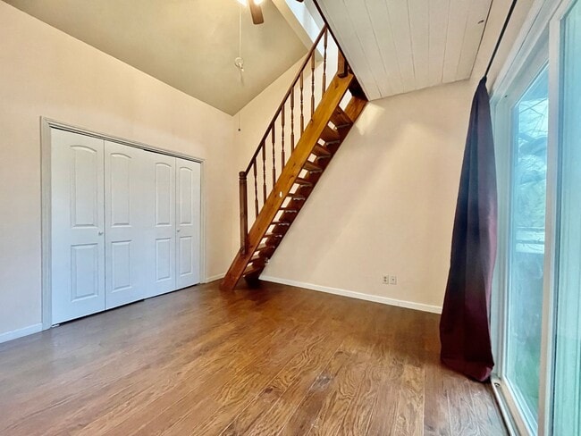 Building Photo - Centrally Located Condo - 2 Bedroom and 2 ...