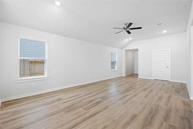 Building Photo - 1122 Elsinore Dr