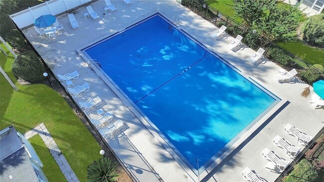 Building Photo - 633 Silver Pass