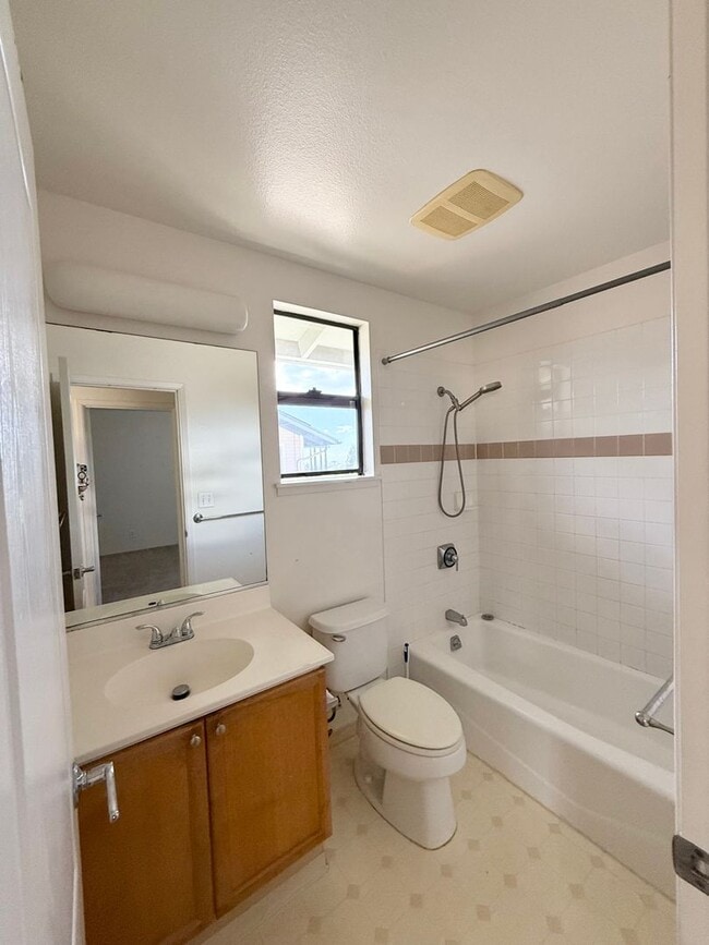 Building Photo - Mililani Mauka - Island Bungalows 3 bedroom 2.5 bath w/enclosed garage single family house