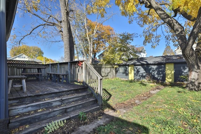 Building Photo - 476 Zimpfer St