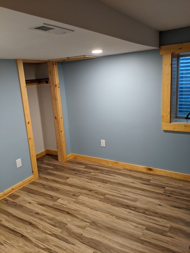 Building Photo - Amazing 4 Bedroom 2 Bathroom House with Garage!