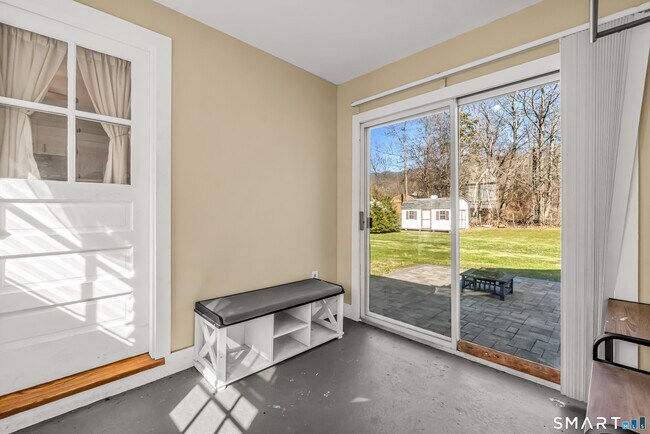 Building Photo - 466 High Hill Rd