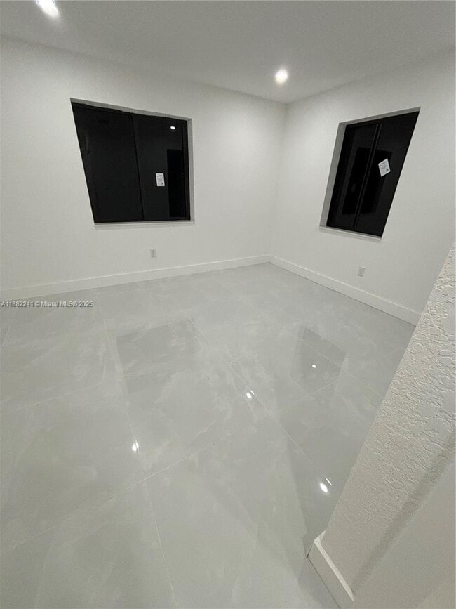 Building Photo - 6813 SW 10th Ct