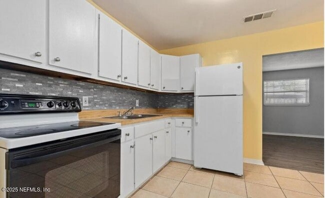 Building Photo - 10588 Airport Terrace Dr