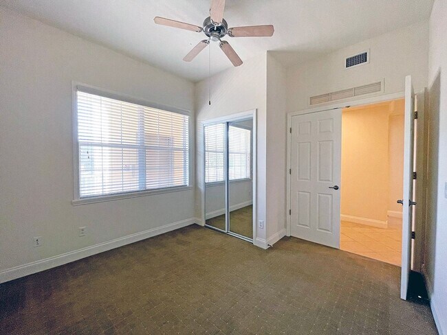 Building Photo - Lovely 3/2 Luxury Condo In Reunion