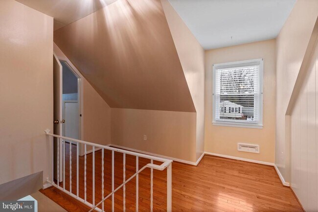 Building Photo - 931 Beaverbank Cir