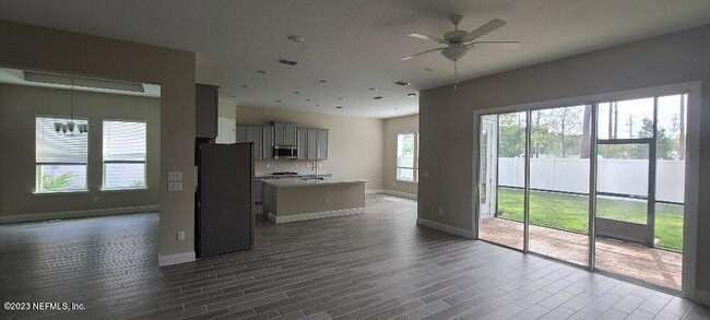 Building Photo - 206 Calliel Wy