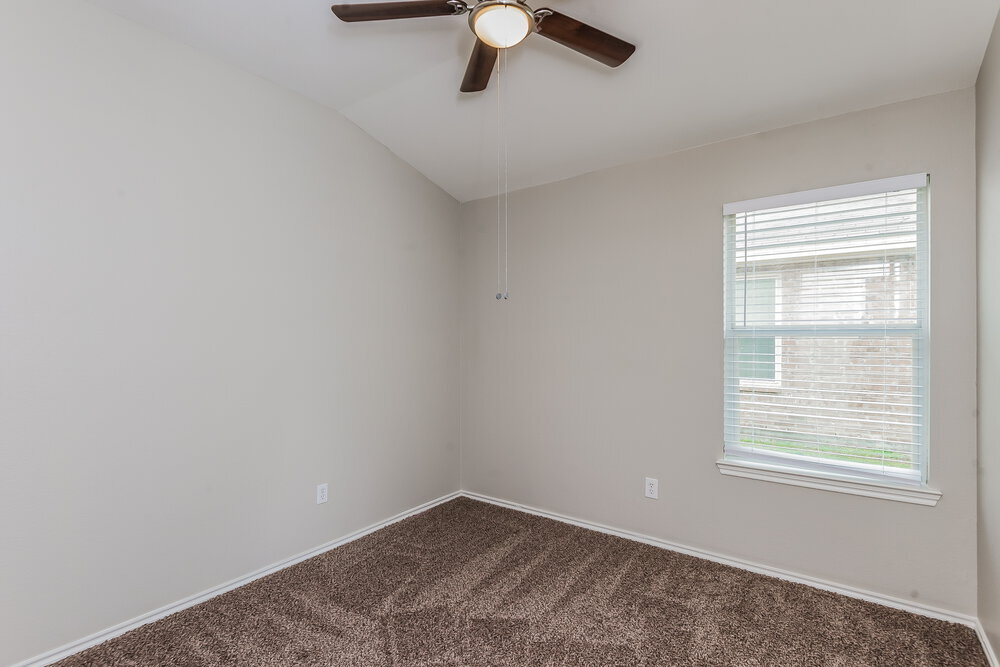 Building Photo - 3301 Royal Crest Dr