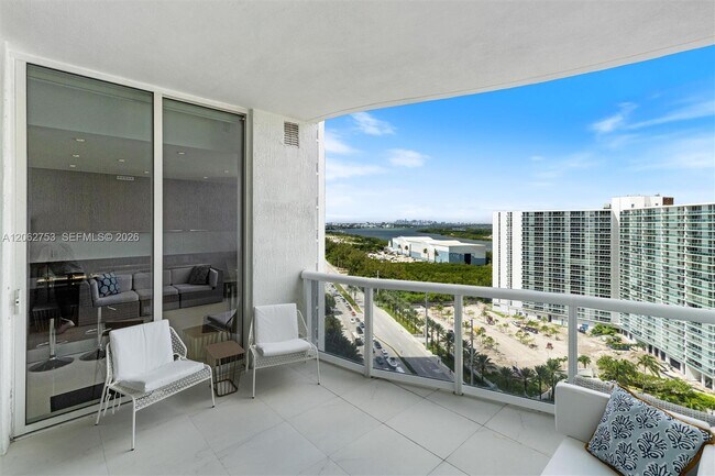 Building Photo - 15811 Collins Ave