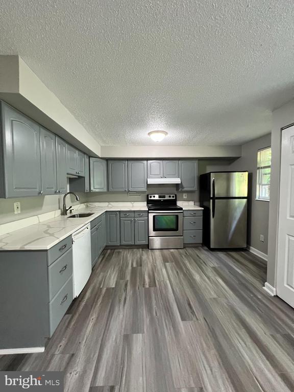 Building Photo - 8156 Dark Den Cir