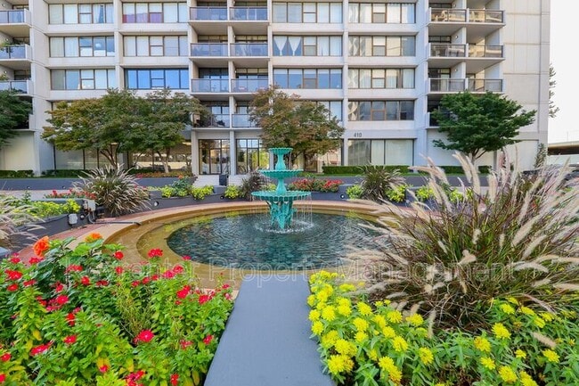 Building Photo - 410 W 7th St