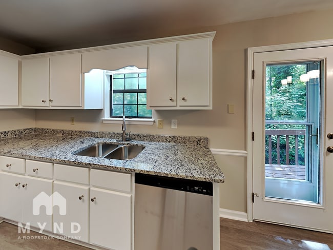 Building Photo - 4020 Hudson Dr