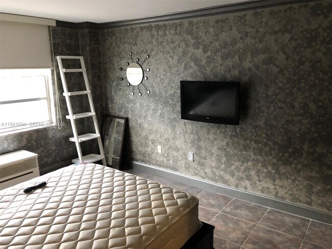 Building Photo - 2780 NE 183rd St