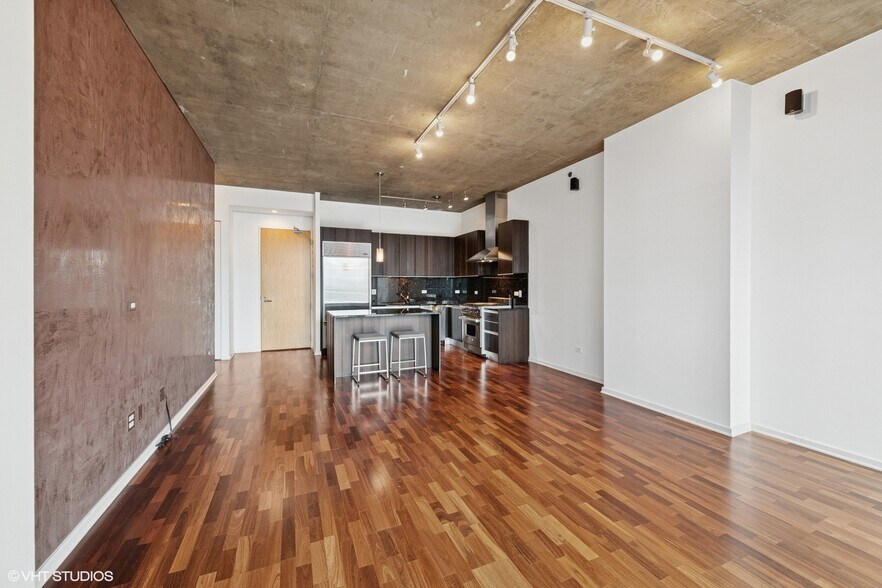 Building Photo - 600 N Fairbanks Ct