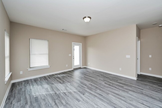 Building Photo - Move-In Ready 4 Bed, 2 Bath – Modern Upgrades & Appliances Included!