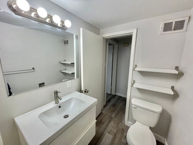 Building Photo - 415 N Main St