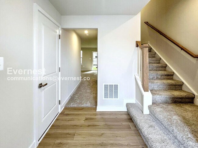 Building Photo - PROMO: Get $500 Off First Full Month’s Rent!/3 Bed/2.5 Bath Townhome with Garage / Available Now!