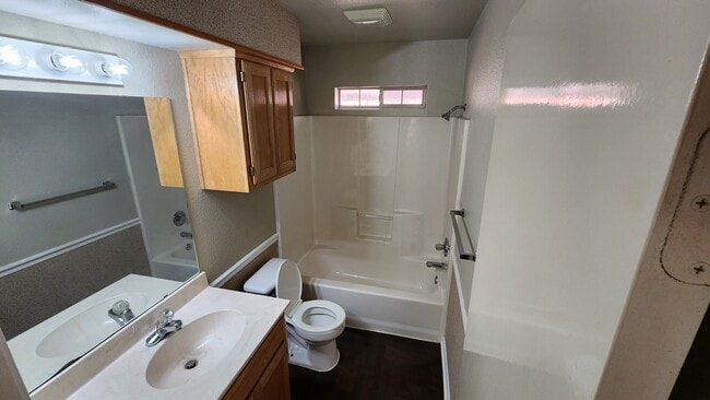 Building Photo - 2016 Lee Dr