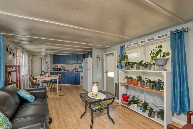 Building Photo - 760 Henry St