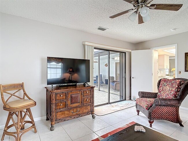 Building Photo - 290 Rotonda Cir