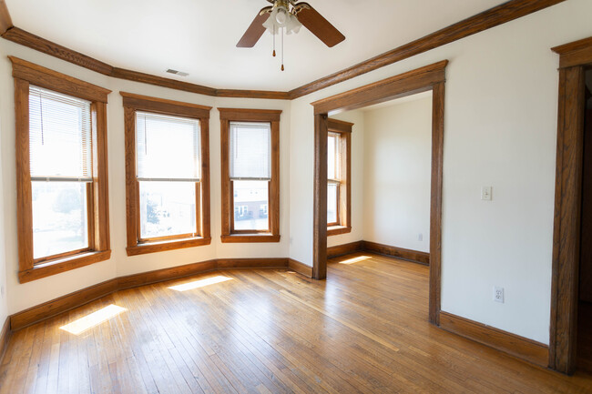 Building Photo - 324 Hendrie St