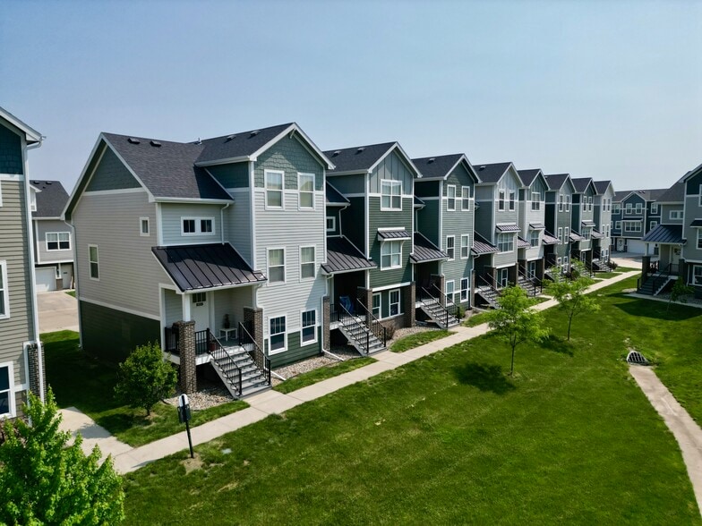 Primary Photo - Cove at Kettlestone Townhomes
