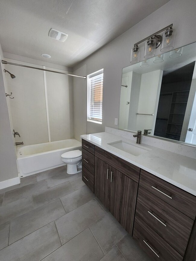 Building Photo - Modern 3-Bedroom Home with Balcony for Ren...