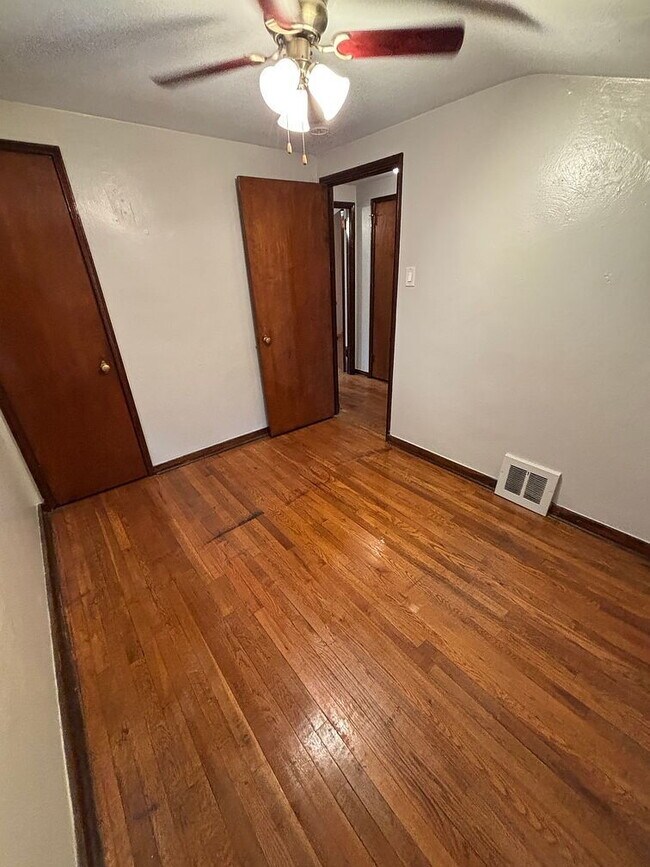 Building Photo - Single Family Home