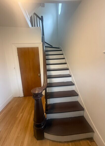 Front entry foyer - 74 Morse St
