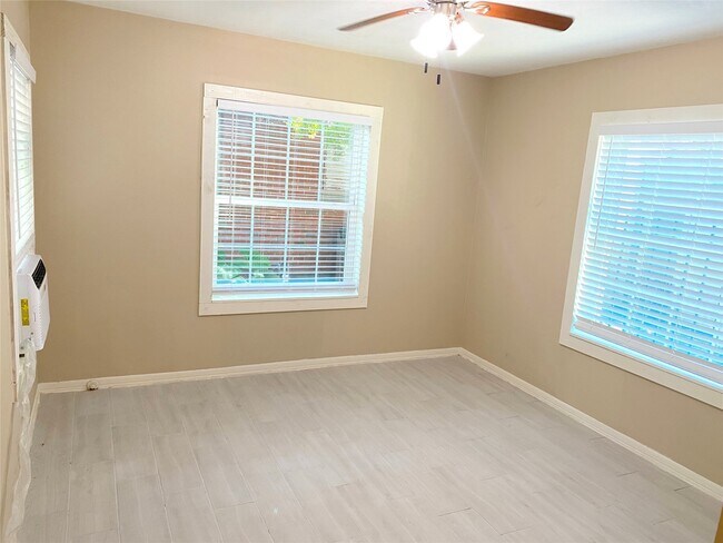 Building Photo - 4001 Austin St