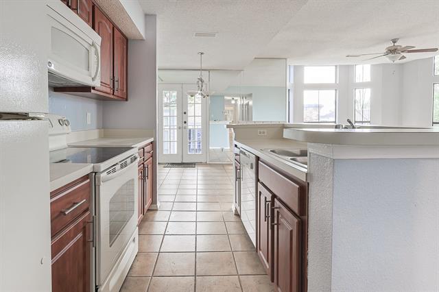 Building Photo - 3420 Country Club Dr W