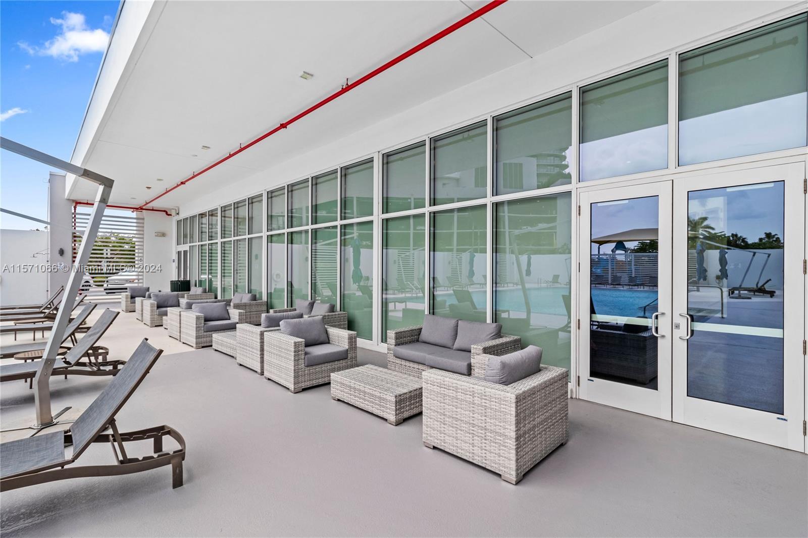 Building Photo - 14951 Royal Oaks Ln