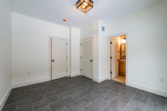 Building Photo - 2620 Main St