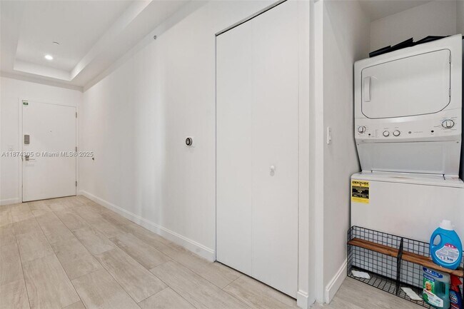 Building Photo - 45 SW 9th St