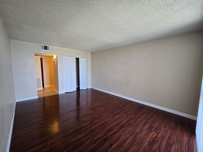 Building Photo - 2 Bedroom Condo at the Wimbledon Tennis Club Community
