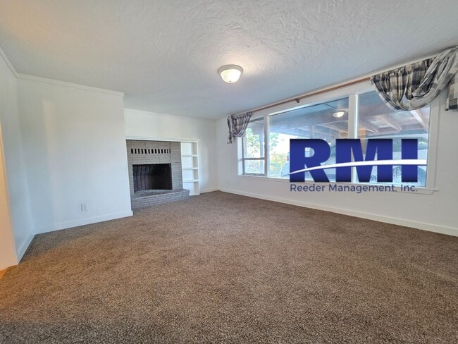 Building Photo - 1723 Shorewood Dr