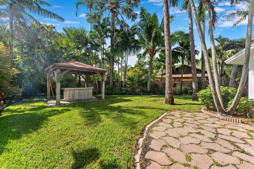 Building Photo - 1021 Corallita Ct