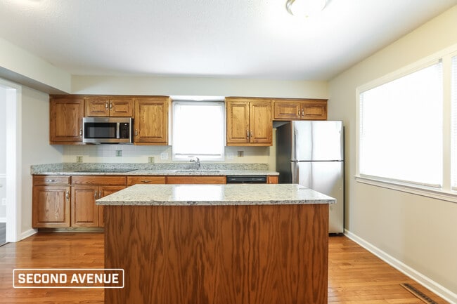 Building Photo - 10309 Century Ln